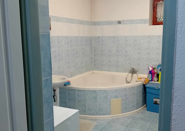 KROMPACHY- rodinný dom (10izieb)+ 3 garáže na PREDAJ !