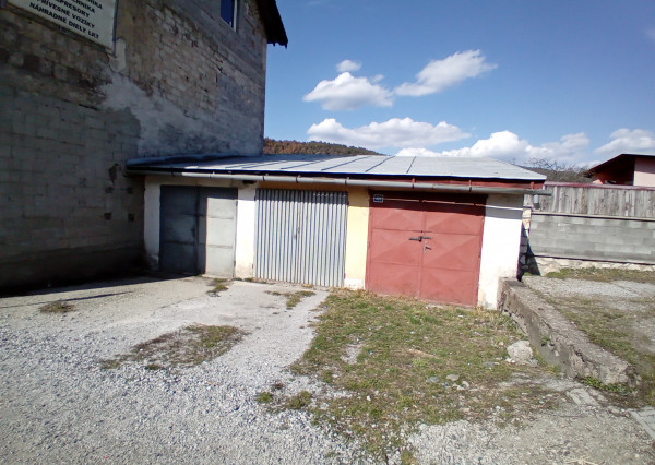 KROMPACHY- rodinný dom (10izieb)+ 3 garáže na PREDAJ !