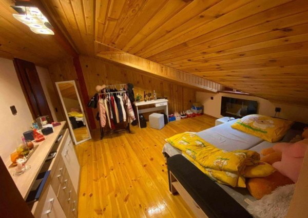 KROMPACHY- rodinný dom (10izieb)+ 3 garáže na PREDAJ !