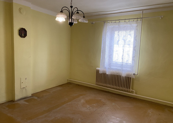 Na predaj rodinný dom so stavebným pozemkom vo Veľkom Mederi