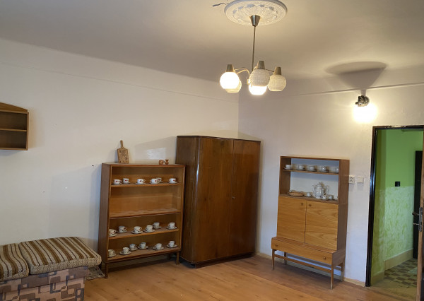 Na predaj rodinný dom so stavebným pozemkom vo Veľkom Mederi