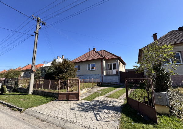 Zrekonštruovaný 3-izbový rodinný dom v Gbeloch – pripravený na nasťahovanie.