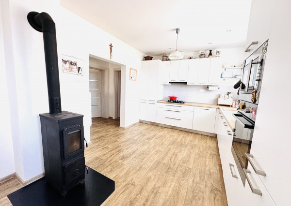 Zrekonštruovaný 3-izbový rodinný dom v Gbeloch – pripravený na nasťahovanie.