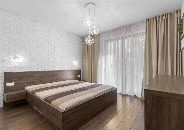 Ponúkam na predaj 4 izbový rodinný dom/ + 1 izba/ v tichej a bezpečnej lokalite Oľdza, neďaleko Bratislavy. ZNÍŽENÁ CENA!!!