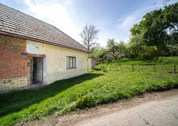 NA PREDAJ rodinný dom v tichej lokalite Hrašné-Hodulov vrch