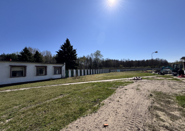 Predaj budovy s veľkým pozemkom – Gbely, priemyselná zóna, pozemok 5602 m².
