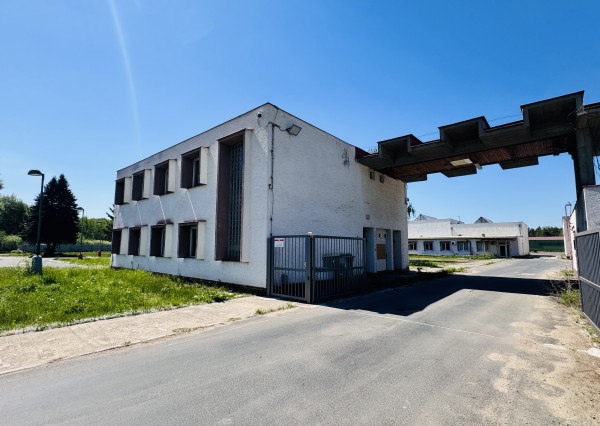Predaj budovy s veľkým pozemkom – Gbely, priemyselná zóna, pozemok 5602 m².