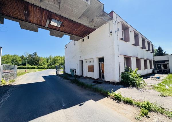 Predaj budovy s veľkým pozemkom – Gbely, priemyselná zóna, pozemok 5602 m².