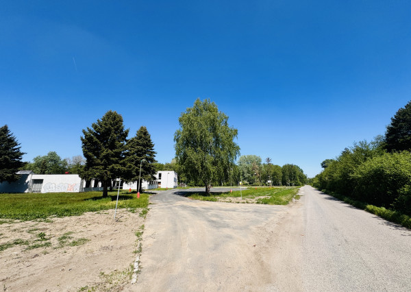 Predaj budovy s veľkým pozemkom – Gbely, priemyselná zóna, pozemok 5602 m².