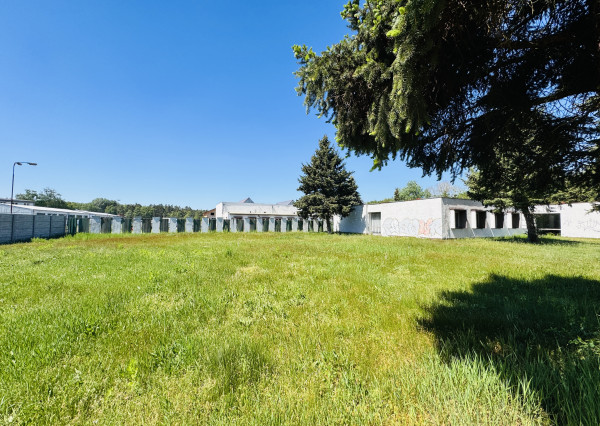 Predaj budovy s veľkým pozemkom – Gbely, priemyselná zóna, pozemok 5602 m².