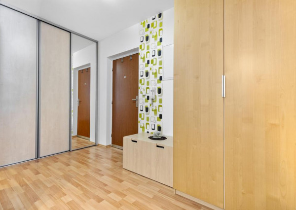 Na predaj veľkometrážny 1,5 izbový byt s balkónom v Šamoríne