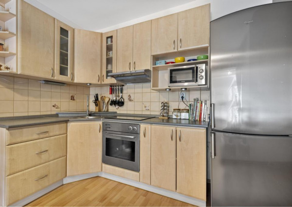 Na predaj veľkometrážny 1,5 izbový byt s balkónom v Šamoríne