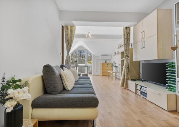 Na predaj veľkometrážny 1,5 izbový byt s balkónom v Šamoríne