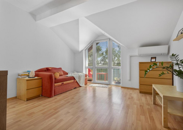 Na predaj veľkometrážny 1,5 izbový byt s balkónom v Šamoríne