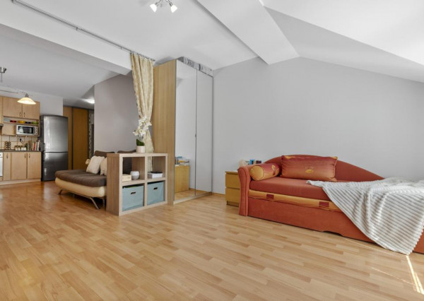 Na predaj veľkometrážny 1,5 izbový byt s balkónom v Šamoríne