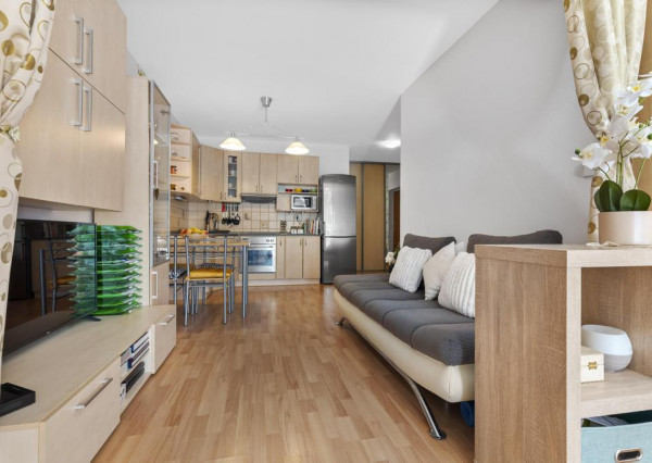 Na predaj veľkometrážny 1,5 izbový byt s balkónom v Šamoríne