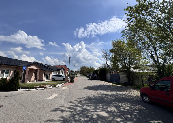 Predaj stavebného pozemku – Skalica, Krivé kúty, 650 m², regulácia R1.