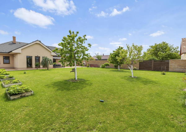 NA PREDAJ Exkluzívny 4-izbový rodinný dom  – Hviezdoslavov - PREDANÉ