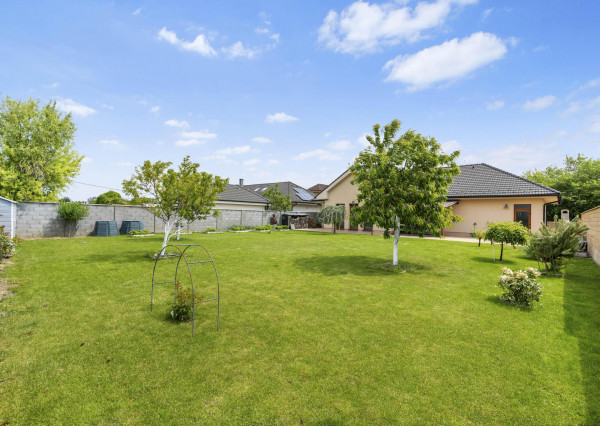 NA PREDAJ Exkluzívny 4-izbový rodinný dom  – Hviezdoslavov - PREDANÉ