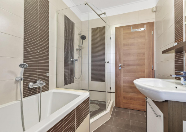 NA PREDAJ Exkluzívny 4-izbový rodinný dom  – Hviezdoslavov - PREDANÉ