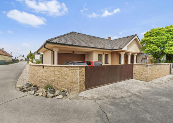 NA PREDAJ Exkluzívny 4-izbový rodinný dom  – Hviezdoslavov - PREDANÉ