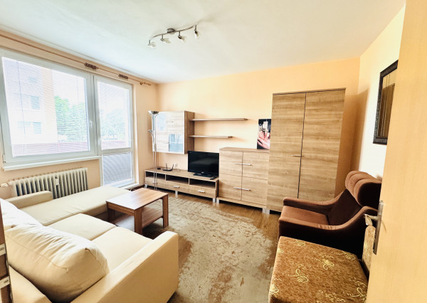 Na prenájom útulný 1-izbový byt v Skalici – výborná lokalita, zariadený, s balkónom.