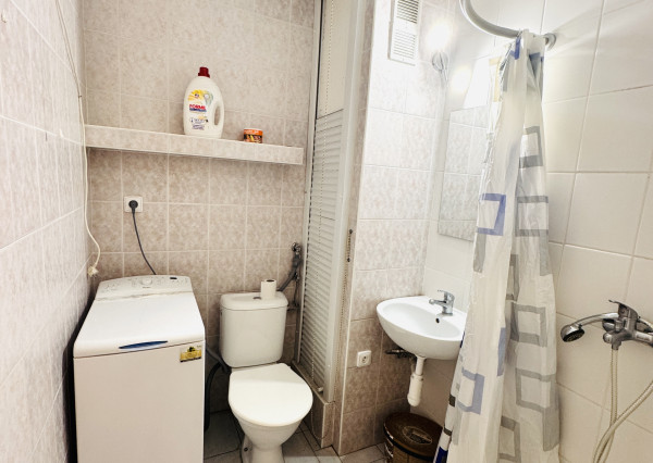 Na prenájom útulný 1-izbový byt v Skalici – výborná lokalita, zariadený, s balkónom.