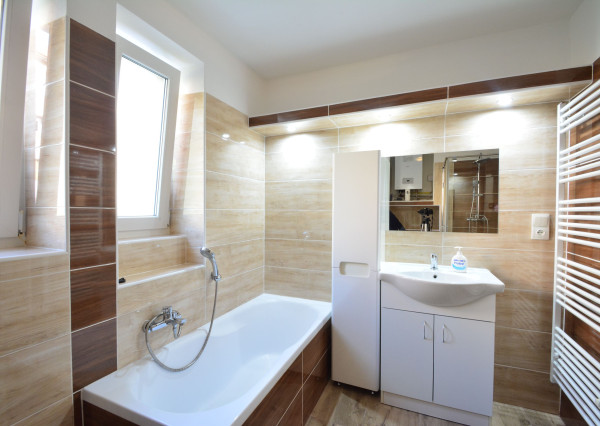 PREDAJ - kompletne prerobený tehlový 2-izbový byt+ VIDEO