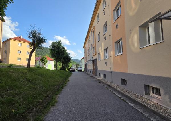 PREDAJ - kompletne prerobený tehlový 2-izbový byt+ VIDEO