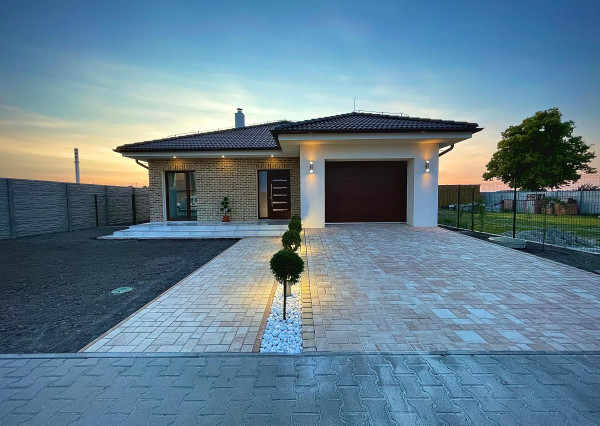 Rodinný dom s garážou - Novostavba - Dunajská Streda