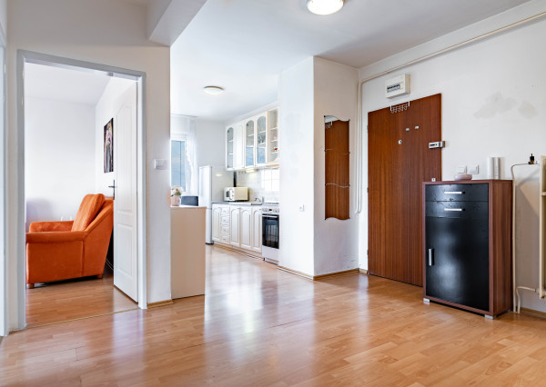 NA PREDAJ VEĽKOMETRÁŽNY 2 IZBOVÝ BYT V ŠAMORÍNE - NOVINKA