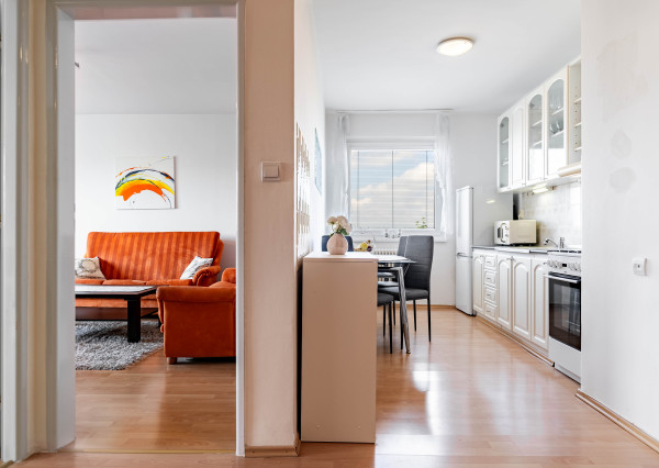 NA PREDAJ VEĽKOMETRÁŽNY 2 IZBOVÝ BYT V ŠAMORÍNE - NOVINKA