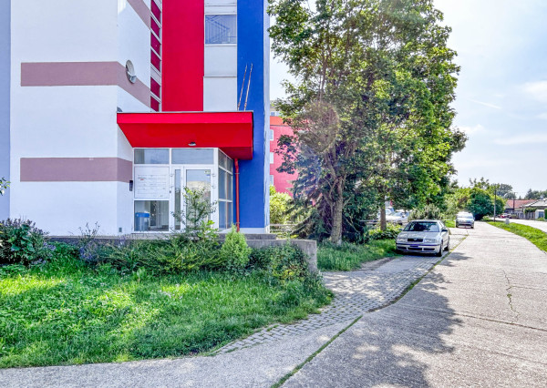 NA PREDAJ VEĽKOMETRÁŽNY 2 IZBOVÝ BYT V ŠAMORÍNE - NOVINKA