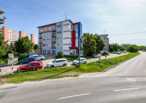 NA PREDAJ VEĽKOMETRÁŽNY 2 IZBOVÝ BYT V ŠAMORÍNE - NOVINKA