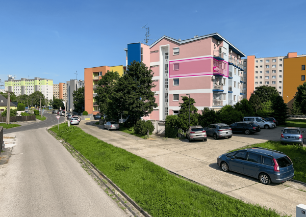 NA PREDAJ VEĽKOMETRÁŽNY 2 IZBOVÝ BYT V ŠAMORÍNE - NOVINKA