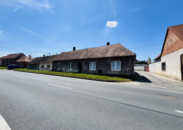 Na predaj 3-izbový rodinný dom s garážou a hospodárskymi budovami – Holíč, ul. Štúrova.