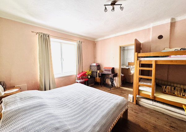 Na predaj 3-izbový rodinný dom s garážou a hospodárskymi budovami – Holíč, ul. Štúrova.