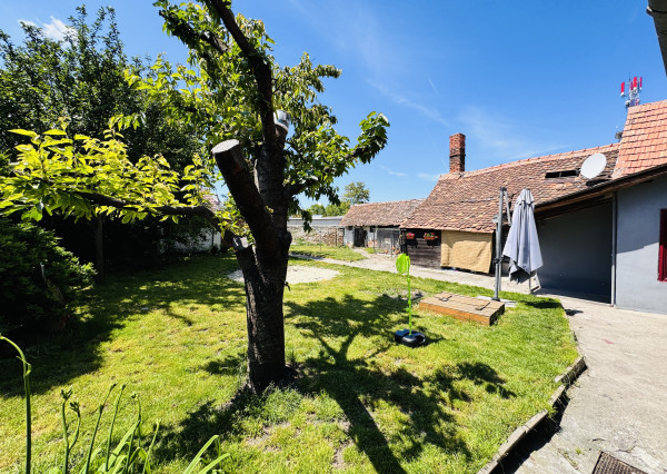 Na predaj 3-izbový rodinný dom s garážou a hospodárskymi budovami – Holíč, ul. Štúrova.