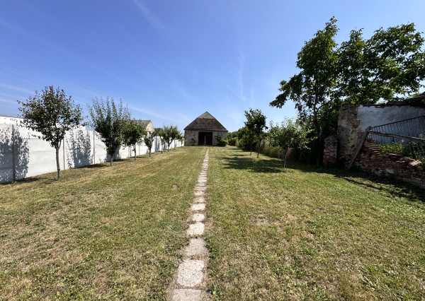 Na predaj rodinný dom so stodolou a veľkým pozemkom