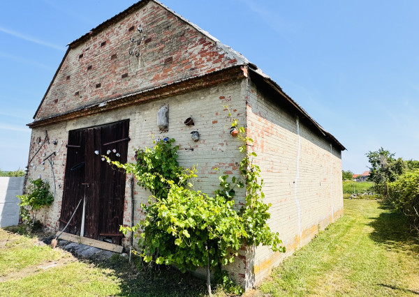 Na predaj rodinný dom so stodolou a veľkým pozemkom