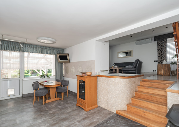 PREDAJ - Rodinný dom, Hôrka nad Váhom