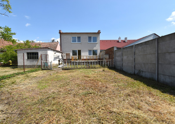 Na predaj rodinný dom s garážou v Malackách