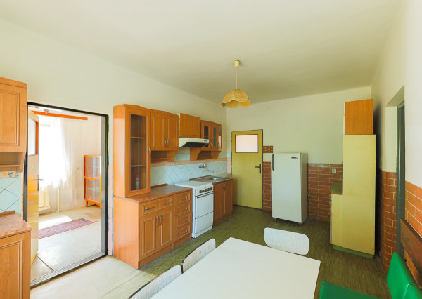 Rodinný dom v obci Dolný Ohaj s pivnicou a veľkou záhradou