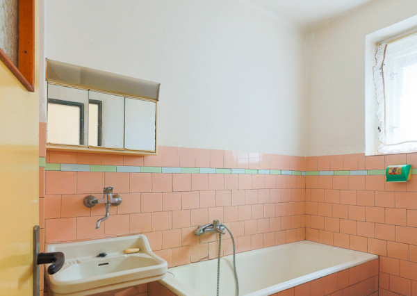 Rodinný dom v obci Dolný Ohaj s pivnicou a veľkou záhradou