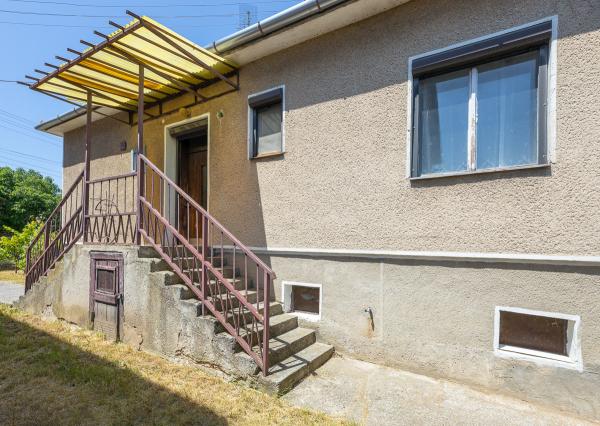 Rodinný dom v obci Dolný Ohaj s pivnicou a veľkou záhradou