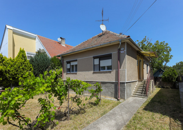 Rodinný dom v obci Dolný Ohaj s pivnicou a veľkou záhradou