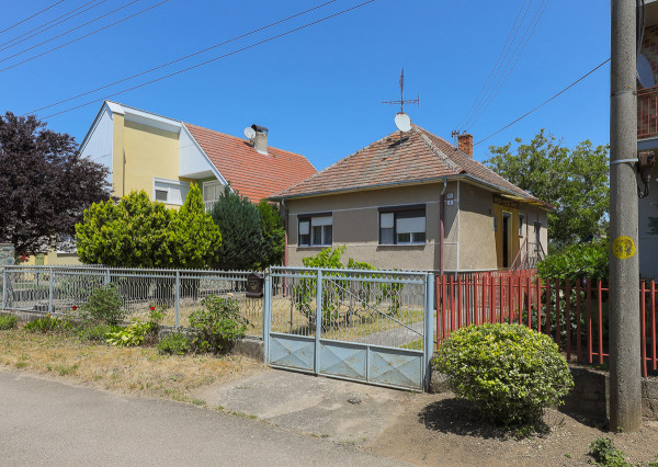 Rodinný dom v obci Dolný Ohaj s pivnicou a veľkou záhradou