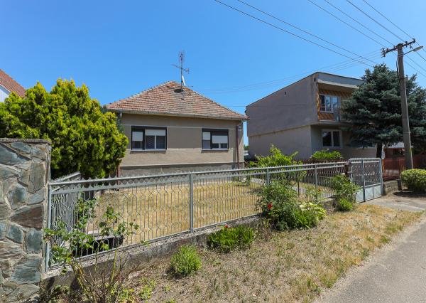 Rodinný dom v obci Dolný Ohaj s pivnicou a veľkou záhradou