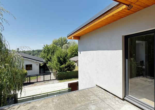 PREDAJ dvojpodlažnej rekreačnej chaty pri Šulianskom jazere