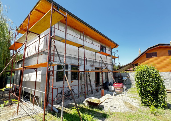 PREDAJ dvojpodlažnej rekreačnej chaty pri Šulianskom jazere